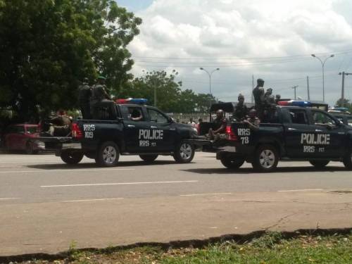 police, shiite, lockdown