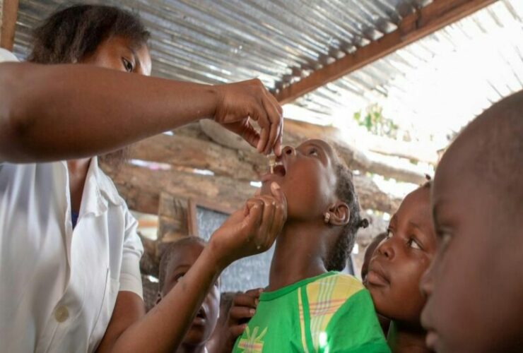 Zimbabwe begins oral cholera vaccination campaign