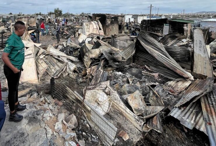 fires engulf hundreds of shacks in South Africa