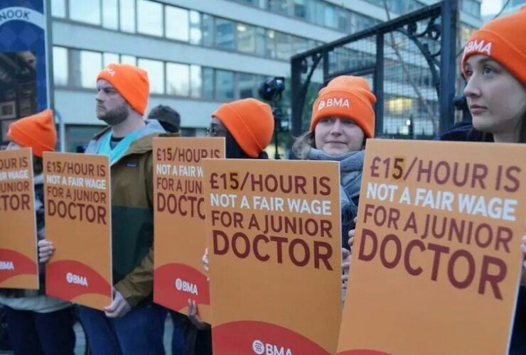 Junior doctors in England to strike