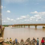 Benin shuts river crossing with Niger