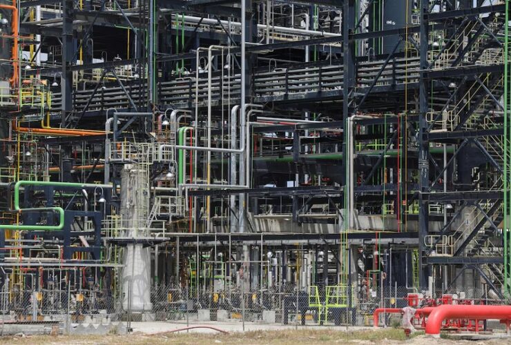 Nigeria's Dangote Refinery to reach 550000 bpd output this year amid increased crude imports