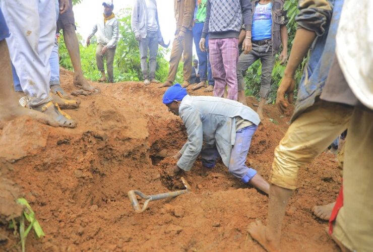 Ethiopian lawmakers declares three days of mourning as death toll from mudslides rises to 257