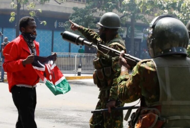 Kenyan police fired live rounds