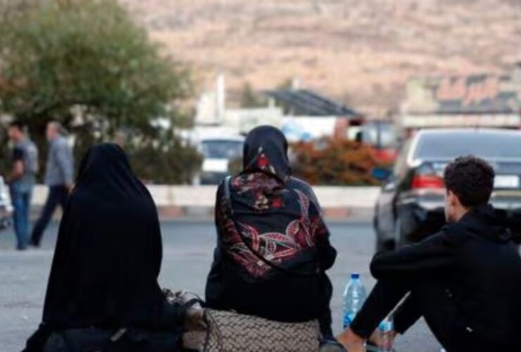 Families flee Lebanon into Syria